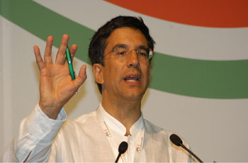 Carlos Elizondo